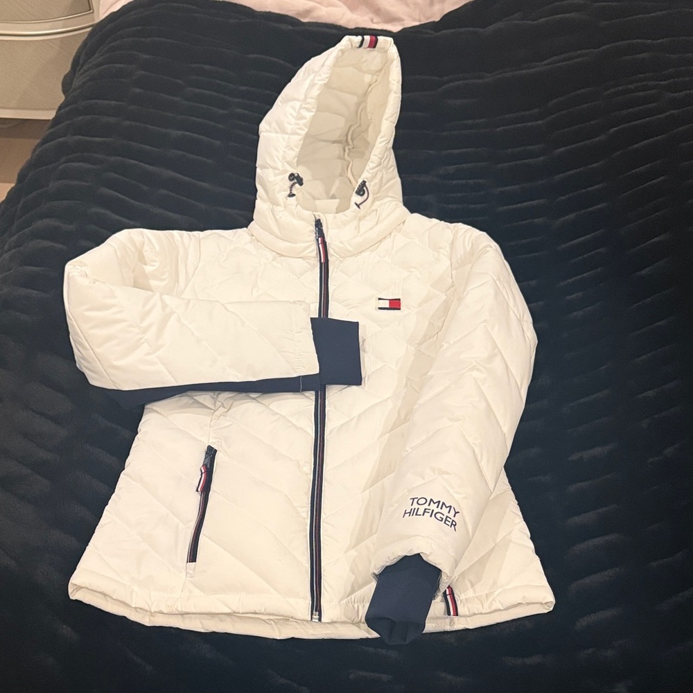 Tommy Hilfiger Women's Cream Puffer Jacket with Navy Accents